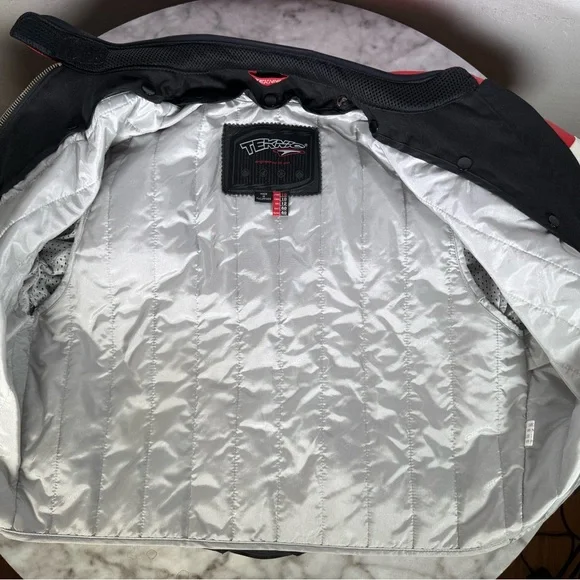 Women’Red & Black Teknic Leather Motorcycle Jacket with Removable Quilted Liner. - Picture 4 of 16